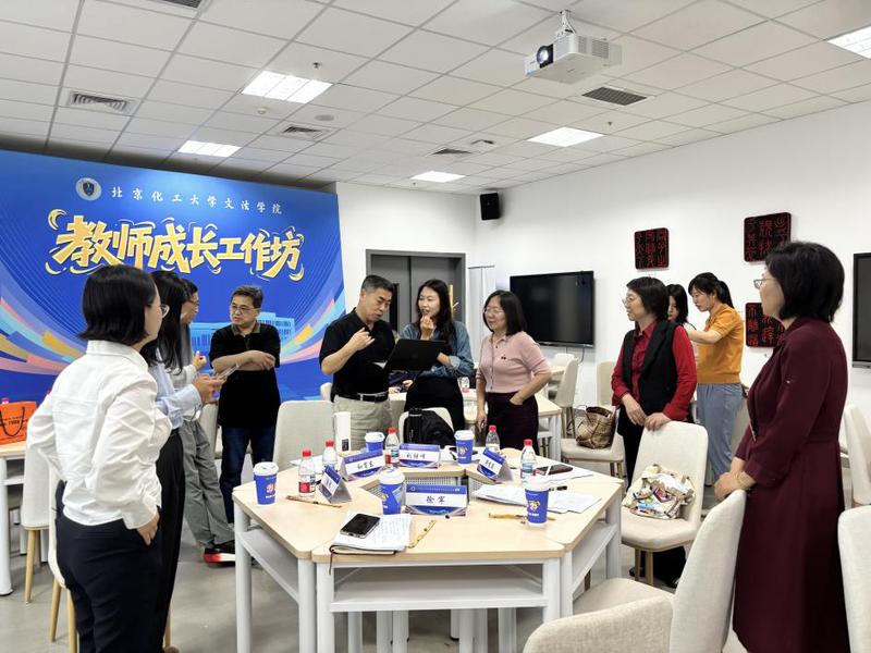 举行教师发展工作坊第六期