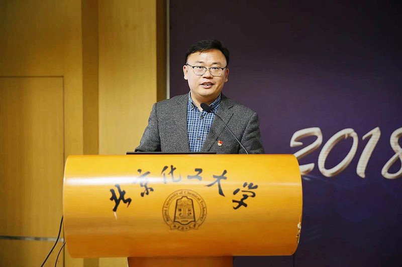 代表一线师生党员表达心声