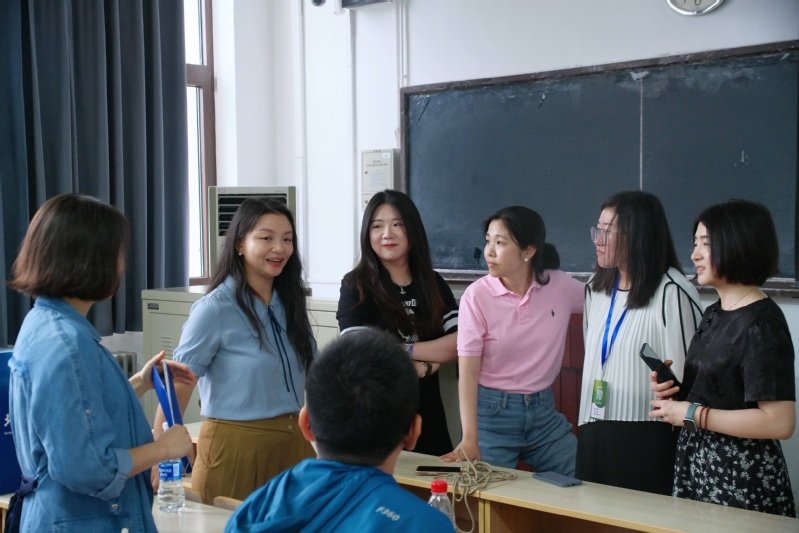 对照阅读再次相聚母校