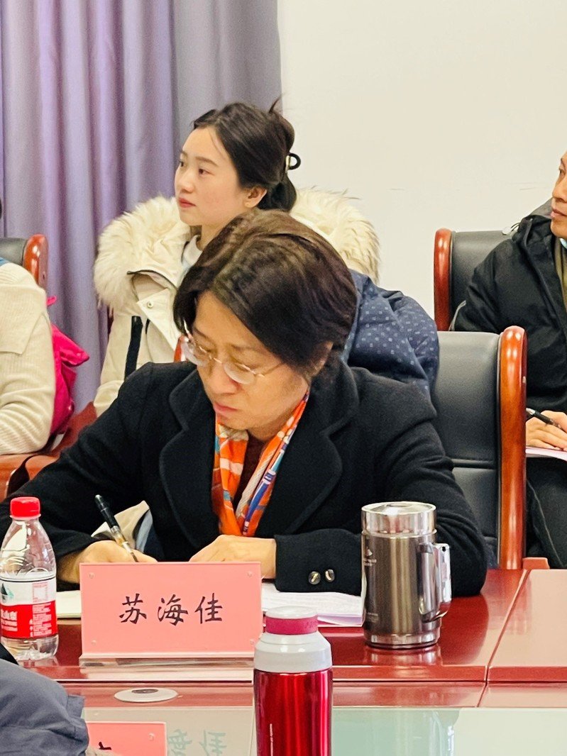教务处副处长侯虹