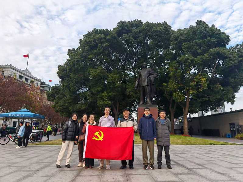 为深切缅怀革命先烈