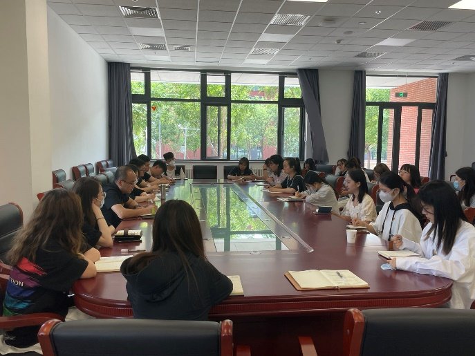 与会师生围绕本科生基层党支部建设困境